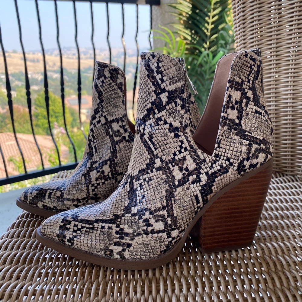 ABOUND snakeskin booties